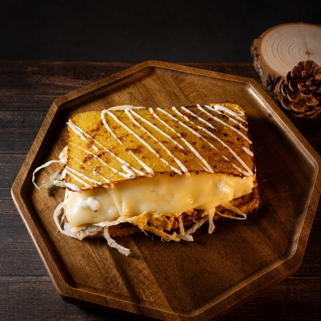 Cachapa De Jamón & Queso / Ham & Cheese.